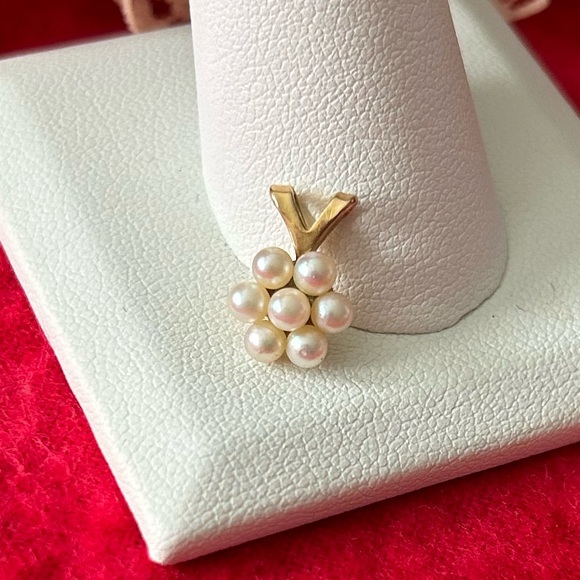 Trade w/ sajra1021 ONLY for $25 + Pink Jacket 🩷   Vintage Gold Pearl Pendant - Picture 5 of 8